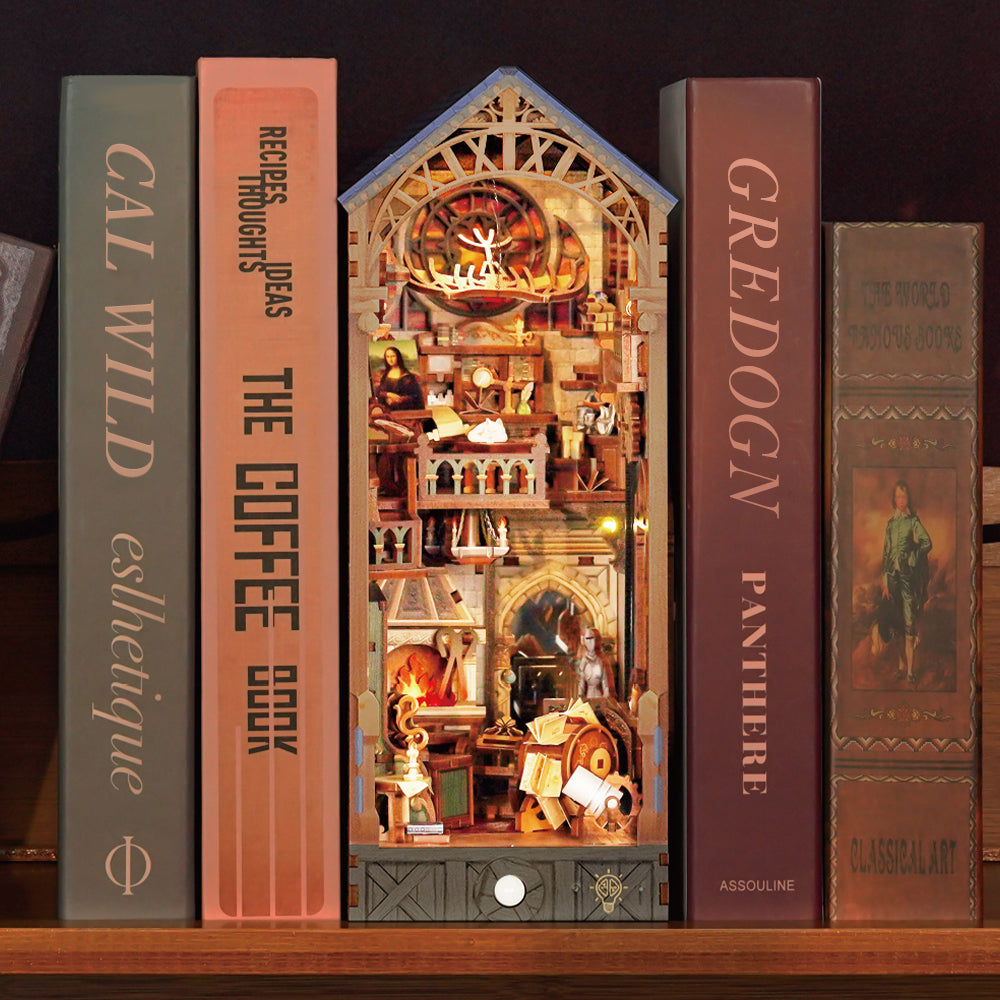 Leonardo da Vinci inspired Book Nook